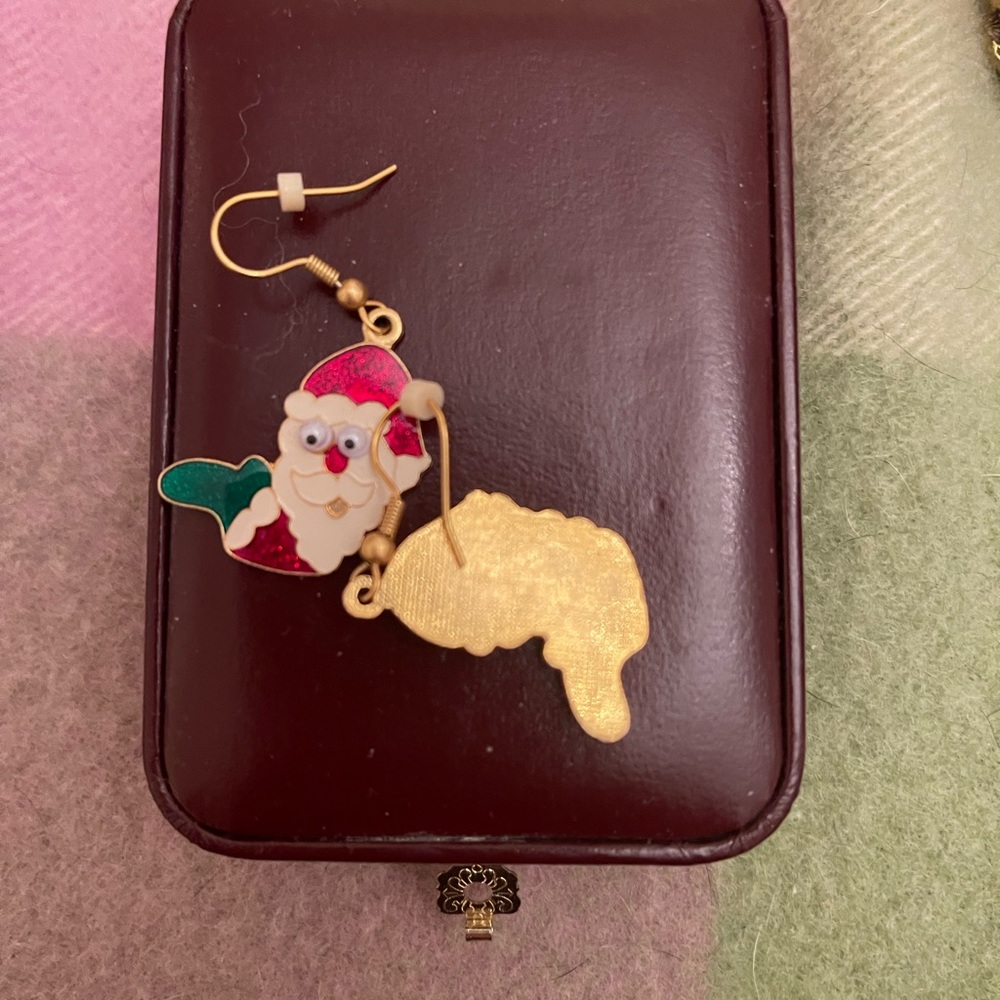 Holiday dangling earrings